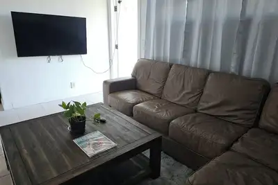 Image de Cozy 4-bedroom house with WiFi, Ac in charming West Palm Beach, Florida