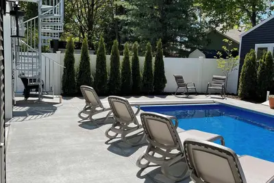 Image de Charming 1-bedroom cottage WiFi and Ac, Beach, Pool, Fireplace\nPool Table, Ping