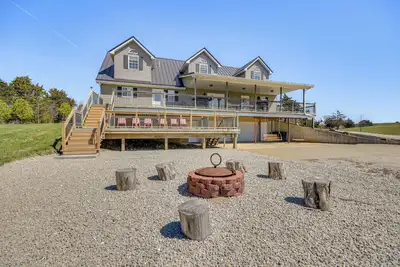 Image de Pond Access w\/ On-Site Fishing: Versailles Getaway
