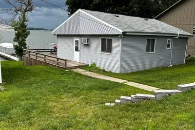 Image de Cozy 3-bedroom cabin on East Lake Okoboji with WiFi, Ac