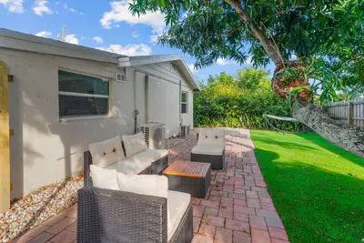 Image de Charming 2 Bed 1 Bath Cottage in Wpb