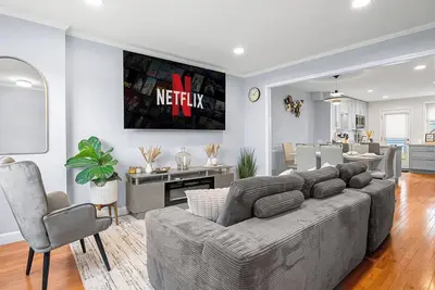 Image de Modern 4br Getaway 3 Min to Old Town 1 Mil to Waterfront Walk to Metro