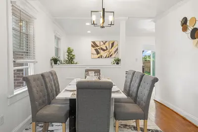 Image de Entire Spacious 5-bedroom house near Dc!