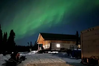 Image de Lake Louise, Alaska Retreat – Spacious 4-bedroom Lakefront Getaway.