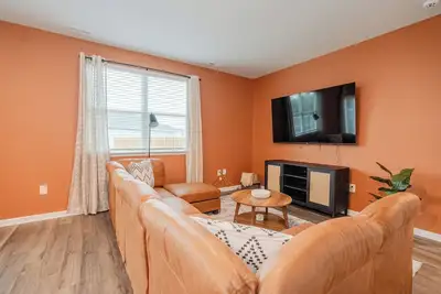 Image de 5br/3b, Sleeps 13, Pets+, Garage - Orange