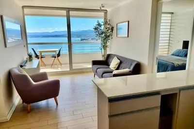 Image de Room with private bathroom in shared apartment.