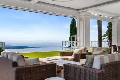 Image de Villa de Luxe 6 Chambres à Louer