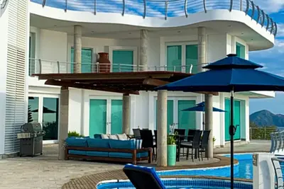 Image de Exclusive Spectacular House overlooking two bays. Swimming pool and outdoor Jacuzzi.