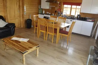 Image de Spacious 3 bedroom cabin at Avonvale Holiday Lodge