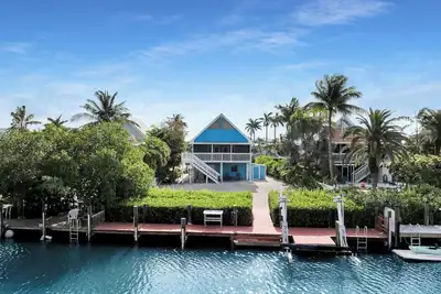 Image de Walk to Sombrero Beach, Pet Friendly with 60 feet of Boat Dock and Plenty of Parking!