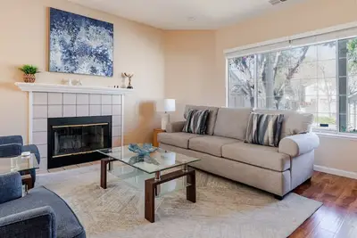 Image de Blueground | Newark, pool, w/d, nr Coyote Hills