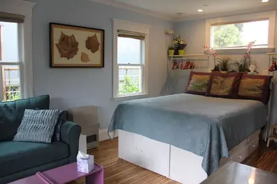 Image de Peaceful backyard studio cottage. 5 min. to Ashby Bart; free off street parking