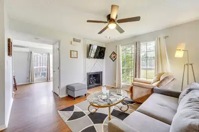 Image de 3 Mi to Downtown Fort Smith: Quiet Home w/ Patio