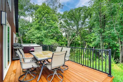 Image de Hot Tub, Water Access: Cabin Near Lake Red Rock!