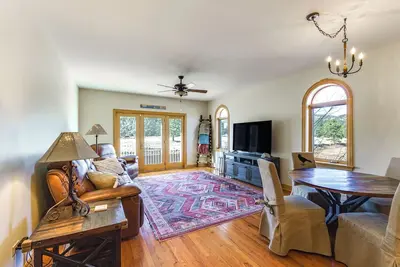 Image de Near Hiking & Biking: Mtn-View Condo in Angel Fire