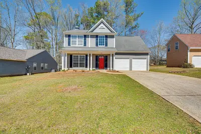 Image de 10 Mi to Six Flags: Austell Home w/ Expansive Yard