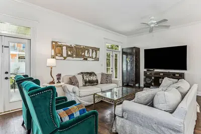 Image de New Listing! Private Home| Pet Friendly| Fenced Yard| Quiet Neighborhood| Minutes to Beaches