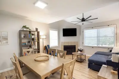 Image de New Listing| Bring Your Boat |Dock w/water & power| 5 min to Kemah Boardwalk |Near Nasa |Pool |Games