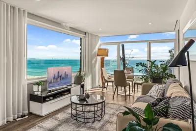 Image de Bright Kirra Beach Stay with Stunning Ocean Views