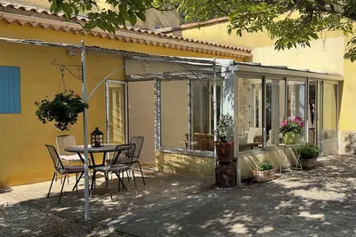 Image de Charming 2-bedroom apartment with, pool, wifi, Ac near L'isle sur la Sorgue