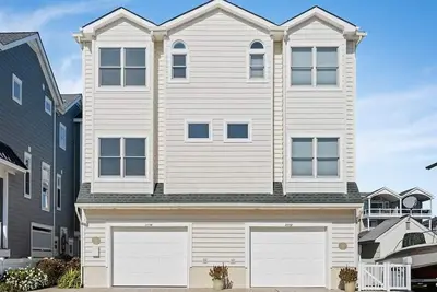 Image de 369 47th Place, Unit:East