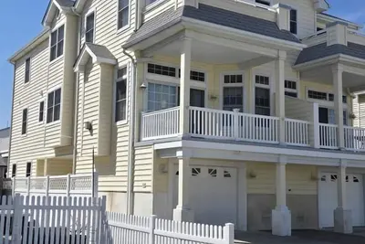 Image de 108 67th Street, Unit:East