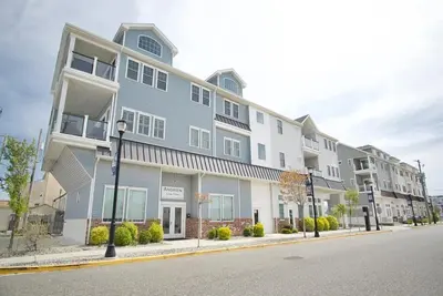 Image de 111 63rd St. Unit 205