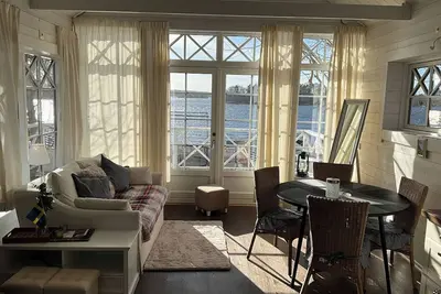 Image de Charmante maison Tynningö avec sauna et barbecue