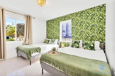 Image de Bay‑View Modern Apt, Pool