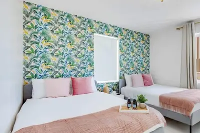 Image de Stylish 2 Br Apartment w/Pool - Near Beach