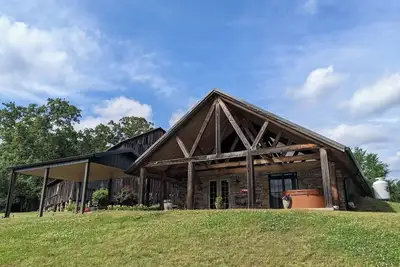 Image de Charming 2-bedroom cabin with Hot Tub in quaint Reidsville, Nc