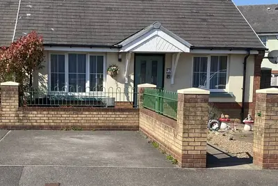 Image de Step Free Bungalow By The Beach\/Extra Wide Doorway\n2 minutes from the beach