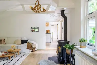 Image de Spacious, luxurious cottage located right on the forest. This is where you come to rest!