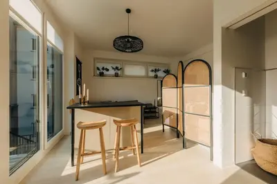 Image de Urban Elegance | Balcony | Bright Design Oasis