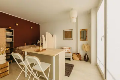 Image de Cozy Escape | Retro Charm | Bright Design