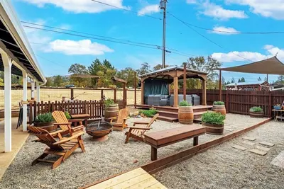 Image de Williams St · New Vintage Vine House & Retreat, walk to Main St!