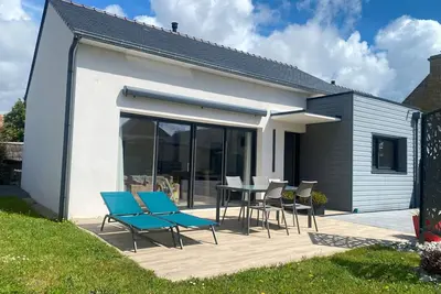 Image de Maison contemporaine plain-pied avec jardin, jacuzzi, proche plage et commerces, WiFi inclus