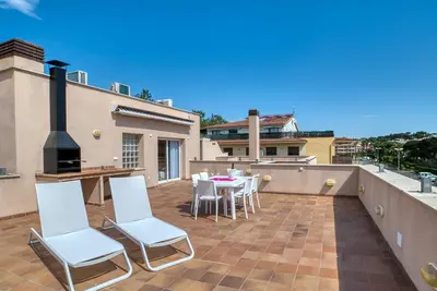 Image de Duplex au centre de S'agarĂł avec terrasse et parking