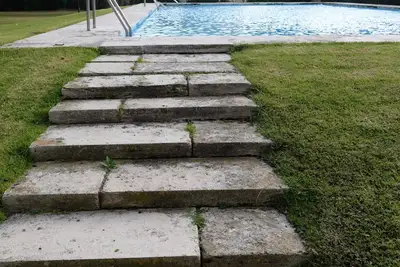 Image de Appartement Ă S'AgarĂł avec piscine, terrasse et animaux admis, proche mer