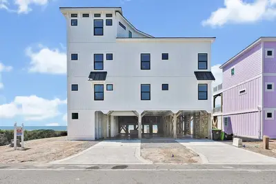 Image de 9br, 7 Full Bath, 2 Half Bath House, Oceanfront, Pool, Hot Tub, Elevator, Sleeps