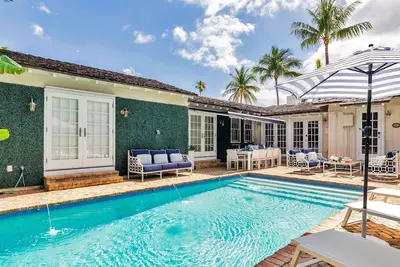 Image de True Luxury Palm Beach – A Designer’s Sanctuary!