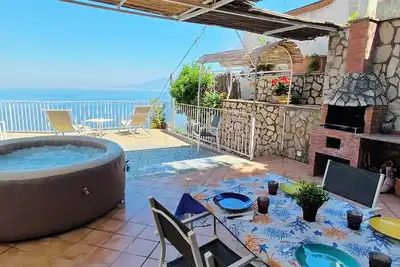Image de Bellavilla Sorrento: Apartment with panoramic terrace with hot tub and barbecue
