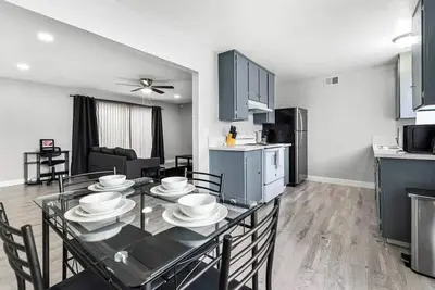 Image de Chic 2-Bed Oasis, Sleeps 6! Minutes From Strip!