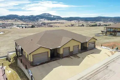 Image de Incredible Panoramic View, Close to Spearfish, Very Open Floor Plan & Paved!