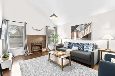 Image de Cozy Loft Style Condo in Midtown