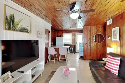 Image de Sea Glass Suites #1 | Charming, Pet-Friendly