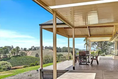 Image de Vinea Vista Hillside Homestead amid Rural Beauty