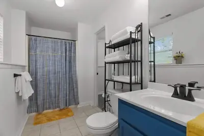 Image de Perfect 3 Br Home in North Kc near the Airport!