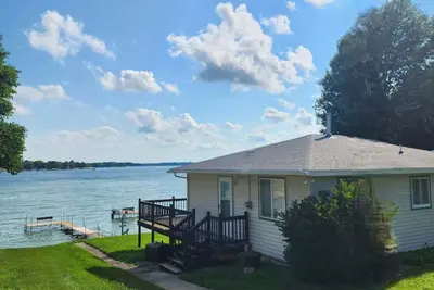 Image de Vintage 2-bedroom cabin in tranquil Spirit Lake with WiFi, Ac