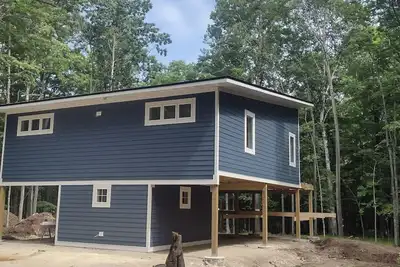 Image de Newly constructed rental nestled in the woods, 2-bedroom house in Baileys Harbor